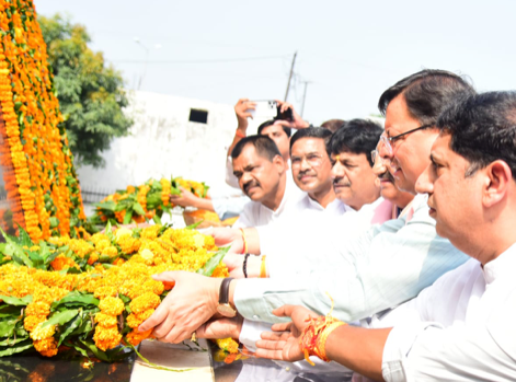 मुख्यमंत्री श्री पुष्कर सिंह धामी ने शहीद स्थल रामपुर तिराहा, मुजफ्फरनगर, (उ.प्र.) में उत्तराखण्ड राज्य आन्दोलनकारी शहीद स्मारक में पुष्पांजलि अर्पित कर शहीदों को श्रद्धांजलि दी।